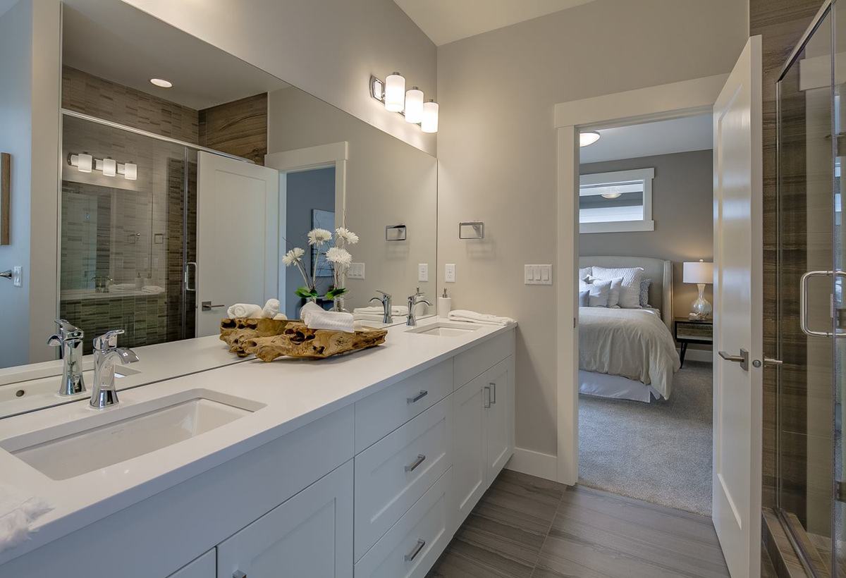 Bathroom — Living large in a narrow design