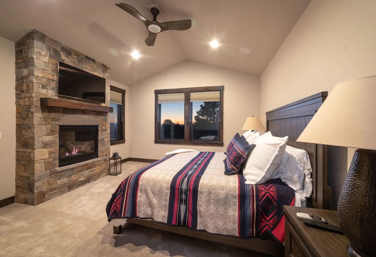 Master bedroom ranch — Luxury home with sweeping mountain views