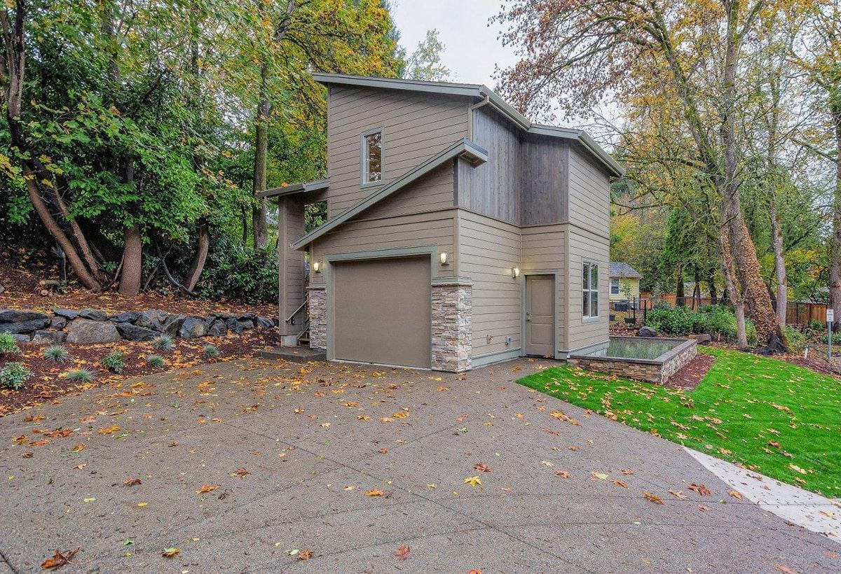 Accessory dwelling unit — Modern custom home with ADU