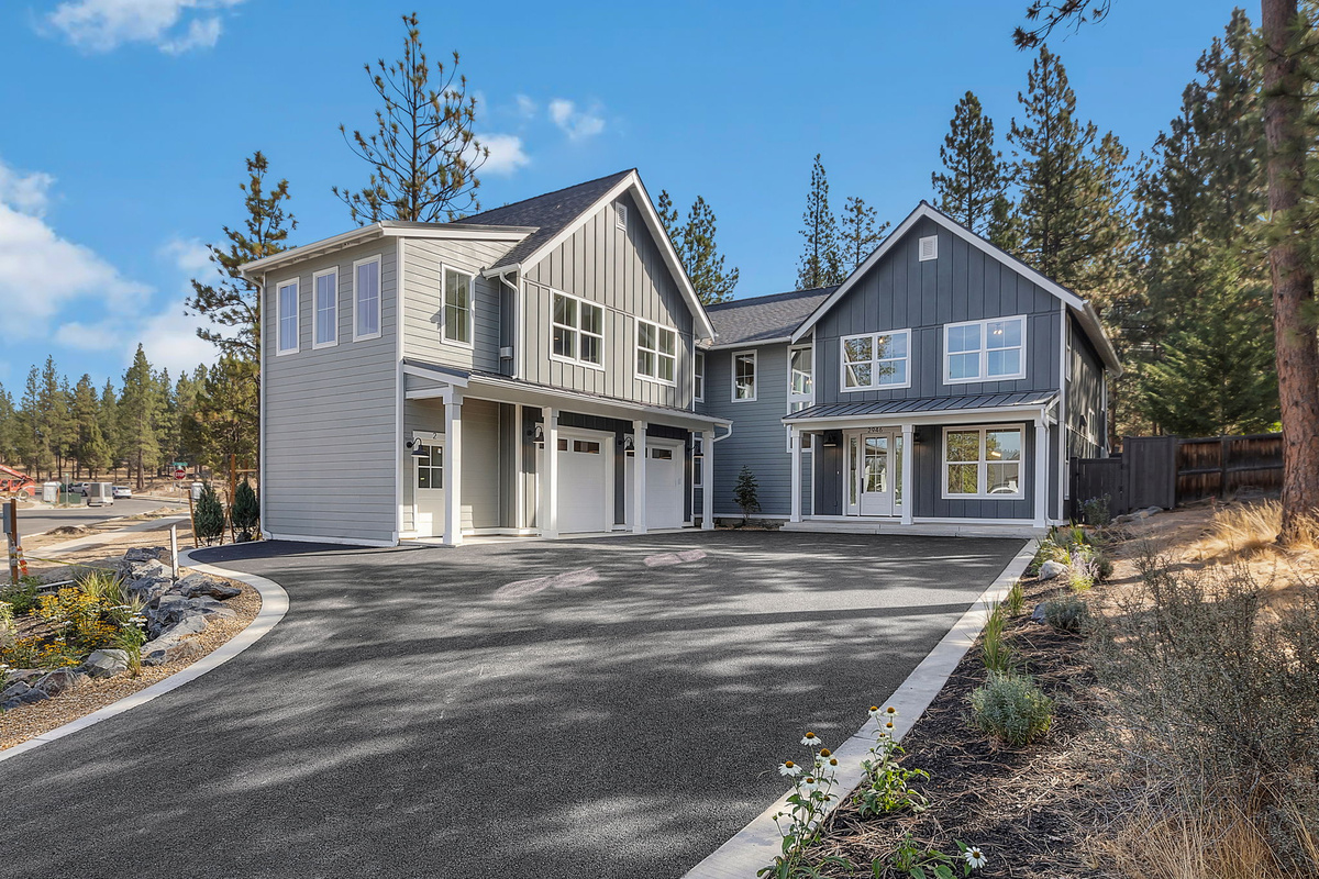 Modern farmhouse custom home with accessory dwelling unit on Talline Lot 16 in Bend, Oregon