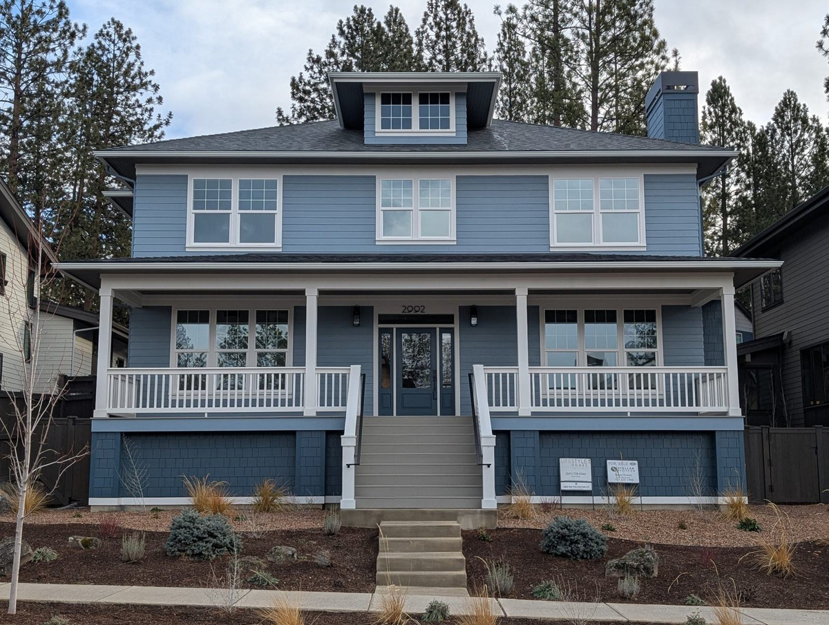 Front exterior of the Traditional Americana Foursquare home on Talline Lot 23 in Bend, Oregon