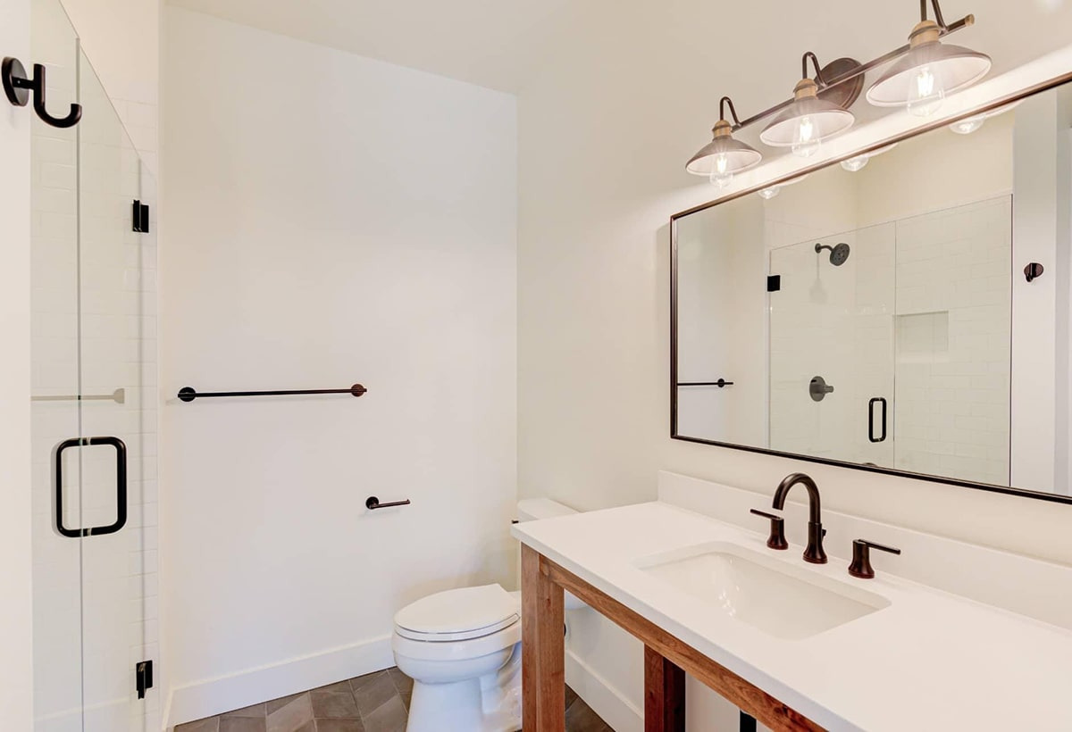 Master bath — Vacation home and seasonal rental