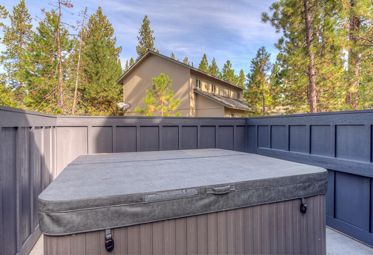 Hot tub — Vacation home and seasonal rental